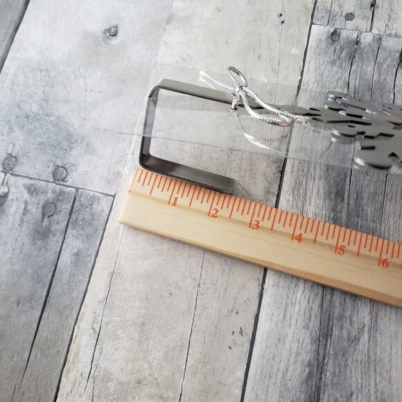 NWOT - Silver Metal Snowflake Wreath Hanger - Picture 4 of 4